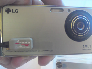 Illustration for article titled LG GC990 Louvre Cameraphone Shoots 12MP Photos, 720p Video